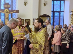 БОГОСЛУЖЕНИЯ В НЕДЕЛЮ ТРЕТЬЮ ВЕЛИКОГО ПОСТА, КРЕСТОПОКЛОННУЮ